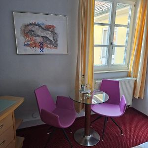 Budget Zimmer mit Kingsize-Bett